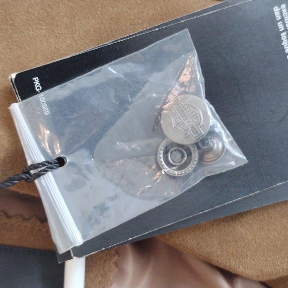 Women's Transcendent Distressed Leather Jacket - Picture 7 of 9